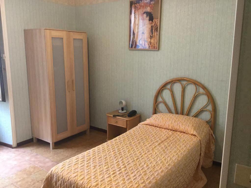 Hotel Touring Rome Bagian luar foto